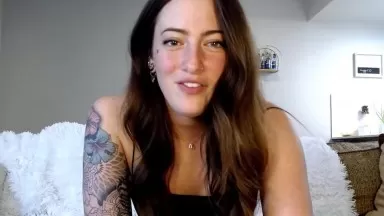 Tatted Miss Alex Renee fingering a wet cunt first time on cam